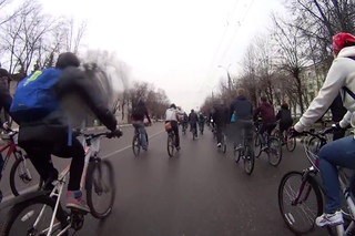 Движение колонны велосипедистов во время Велооткрытия 2015 - 1