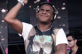 Erick Morillo & Eddie Thoneick feat Shawnee Taylor - Live Your Life (OFFICIAL MTV VERSION)