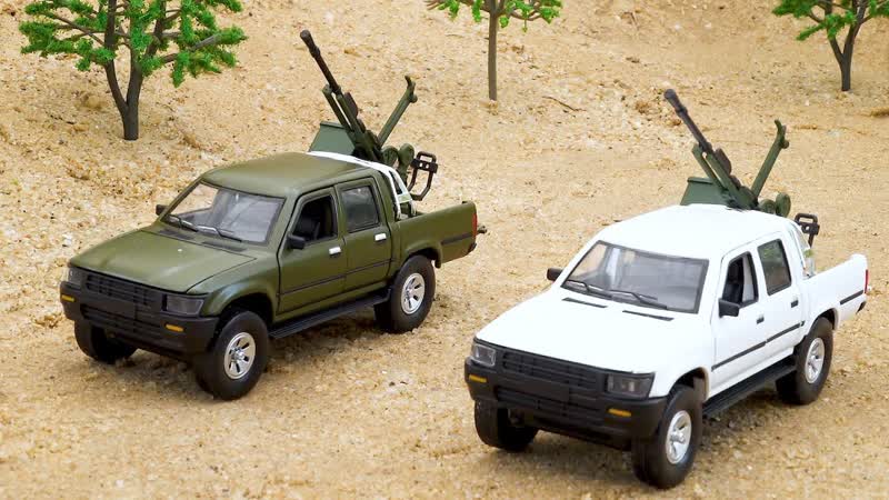 Танки поддерживают полицейские машины, чтобы спасти машины