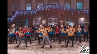 Школьники и студенты провели яркий массовый флешмоб в Альметьевске
