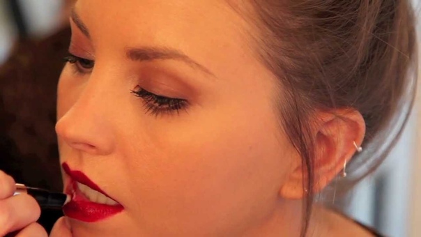 Red Lips by ELLIS