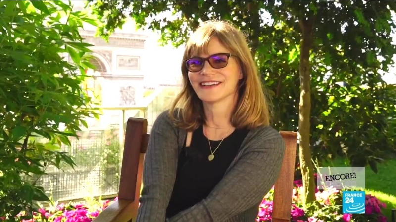 Jennifer Jason Leigh on Patrick Melrose and all female casts