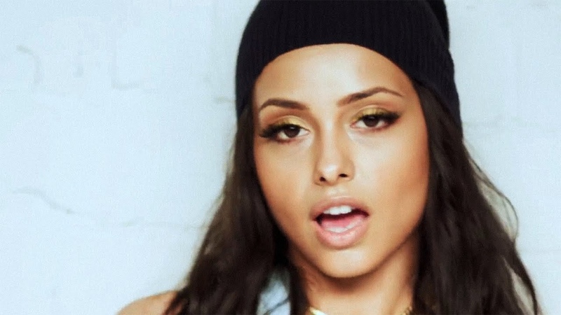 Lariss Dale Papi, Official