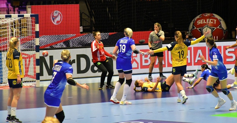 ЧЕ-2020. С Надеждой. "Сборная умеет играть и командно, и индивидуально. Осталось верно выбрать пропорции", изображение №2