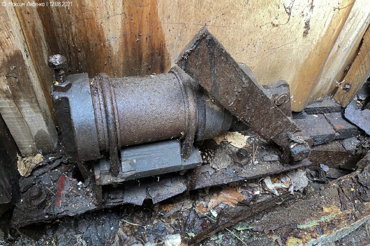 ИСТОРИЧЕСКИЕ ТРАМВАЙНЫЙ ВАГОНЫ «М» И «С» РАЗРУШАЮТСЯ В НОВОСИБИРСКОМ ЛЕСУ Это картинка