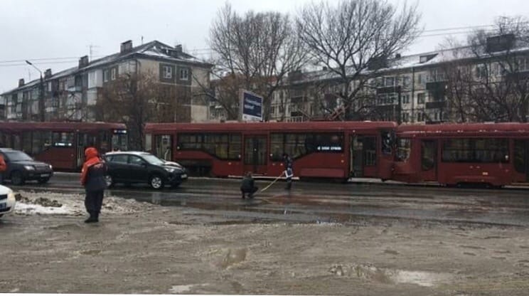 В Казани столкнулись трамваи сегодня на ул Это картинка