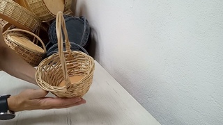 Маленькая плетеная корзинка из лозы оптом от производителя.