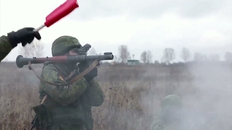 Estonia and the UK troops joined Poles in patrolling the border with Belarus. Migrants