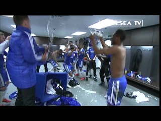 “Chelsea“ празднует в раздевалке победу в Лиге Чемионов
