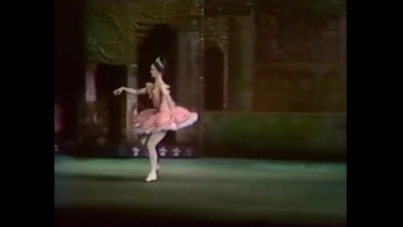 Eva Evdokimova in Sugar Plum variation - The Nutcracker (London Festival Ballet, 1976)