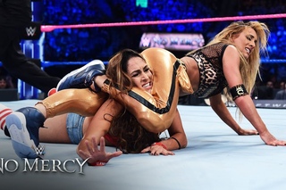 Nikki Bella shows off her weightlifting power vs. Carmella: WWE No Mercy 2016